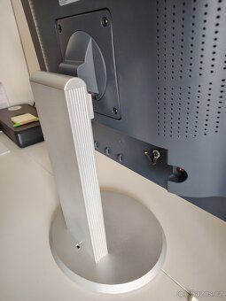 LCD MONITOR PC 24" /úhlopř. 61 cm/ výškově poloh. - 5