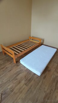 Prodám dřevěnou postel s zanovni matrací - 5