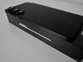 ZÁNOVNÍ Samsung Galaxy S25 Edge 256GB Black - 5