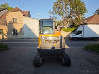 Pásový bagr Minibagr Volvo ECR35D r.v. 2017 Nové pásy - 5