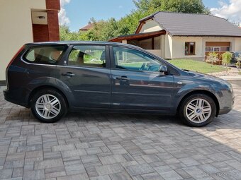 Ford Focus 1,6i 74Kw r.v.8/2006 najeto 119000Km Výbava Ghia - 5