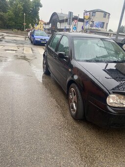 Golf 4 1.6 74kw stk jeste rok a pul - 5