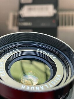 Voigtländer Color-Skopar 25mm f/4 pro Leica M s optickým hle - 5