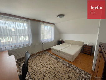 Nabídka k pronájmu – Moderní a pohodlný 3+1 byt v rodinném d - 5