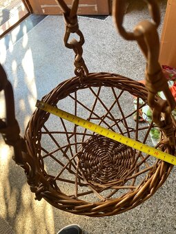 Proutěný závěsný košík na květinu - 5