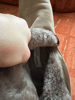 Krásné dámské semišové zimní kozačky s pravým kožíškem - 5