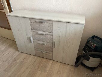 Moderní naábytek do ložnice stůl s židlemi a botník - 5