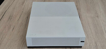Xbox One S - 5