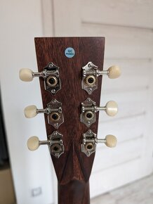 Celomasivní kytara tvaru OM - 5