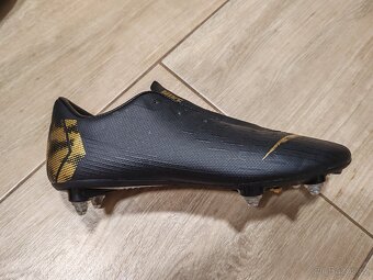 Kolíkové kopačky Nike Mercurial černo-zlaté - 5