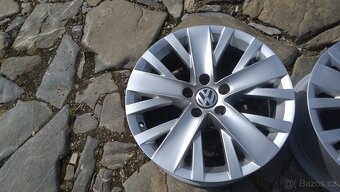 prodám ORIGINÁL al kola 17 5x112 na VW - 5