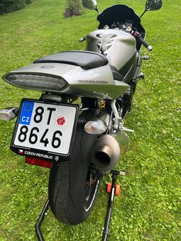 Yamaha R1 - 5