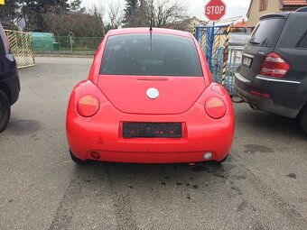 Volkswagen New Beatle 2,0i - 5