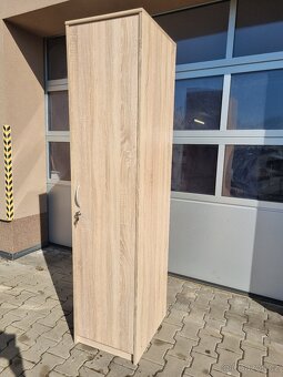Uzamykatelná šatní skříňka - 5