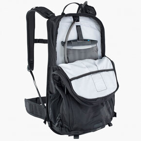 Nový batoh EVOC Stage 18L Black - 5