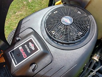 Zahradní traktor Stiga Estate Pro 9102 XWS pohon kol 4x4 - 5