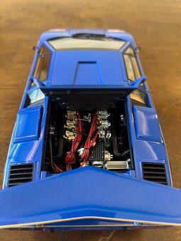 1/18 Autoart Signature Lamborghini Countach Walter Wolf Blue - 5