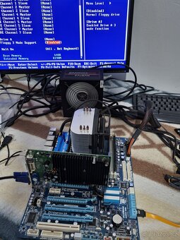 GA-890FXA-UD5(AM3) + AMD Phenom II X4 810+ 8GB ddr3 - 5