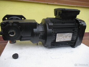 SEW-NOVÁ úhlová elektropřevodovka 400V.1,1kw-263ot.min. - 5