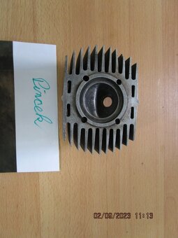 Originá hliníkovél víčko nádrže a čumáček Pionýr jednosík . - 5