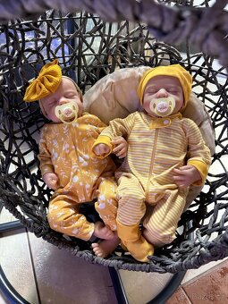 Realistická Reborn dvojčátka s příslušenstvím - 5