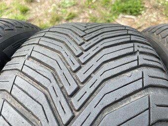 4ks. Celoroční pneu 215/55/17.zn. Michelin. - 5