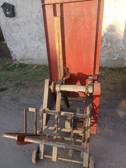 Prodám cirkulárku tovární výroby s podavačem - 5