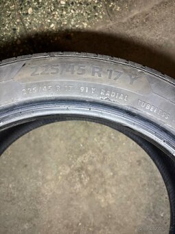 Gumy Barum Bravuris 5 225/45 R17 - 5