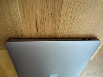 MacBook Pro 13” (2018) – i5 /8 GB/256GB SSD - 5