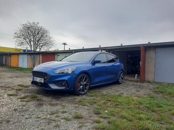 Ford Focus ST 2.3 rok 2021 - 5