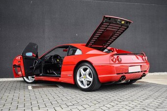 Ferrari F355 Berlinetta z roku 1998 - 5