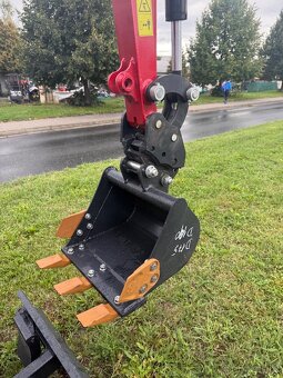 Minibagr bagr D190C roztahovací podvozek možnost kabiny - 5