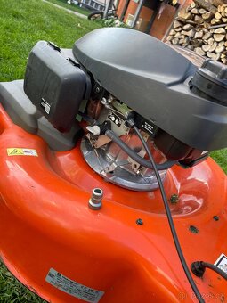 Benzinová sekačka Husqvarna s pojezdem - 5
