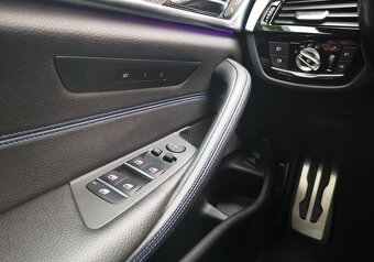 BMW Řada 5 530d xDrive M-Paket - 5