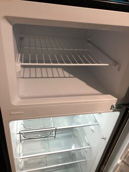 Malá lednice s mrazákem do 145cm zánovní - 5