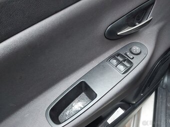 Lancia Y    2015 - 5