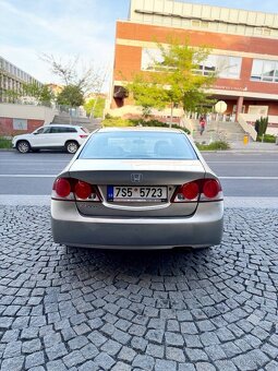 Honda Civic 8 Sedan 1.8vtec - 5