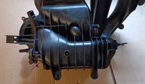 Kolektor sání motoru PSA 2.0 103kW RFJ - 5