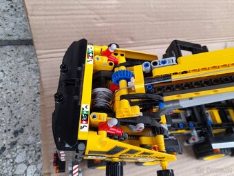 Lego pojízdný jeřáb 42108 a pásový čelní nakladač 42094 - 5