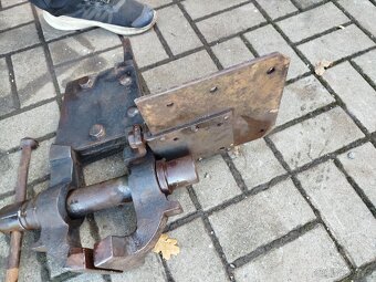 Starý kovářský svěrák - 5