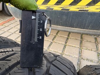 205/55/17 zimní - 5