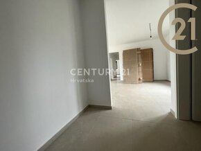 Prodej bytu 4+kk (95 m2) s terasou a dvorem (165 m2), 500 m  - 5