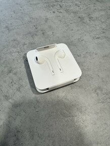 Originální Apple adaptér, kabel, sluchátka a další - 5