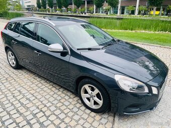 Volvo V60 2.0D 120KW 5VALEC AUTOMAT SENZORY VÝHŘEV R-DESIGN - 5