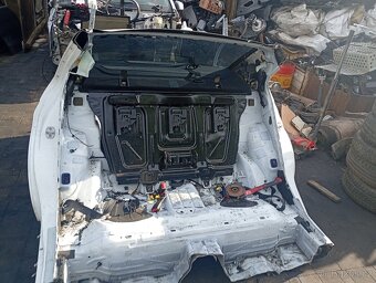Prodám na mercedes e w212 sedan zadní ctvrtku - 5
