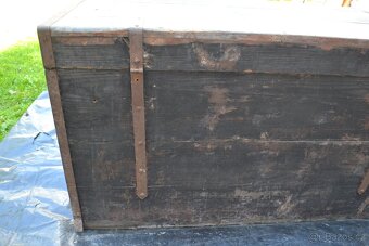 Historická dřevěná truhlice s kováním č.2. - 5