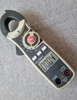 Různé nářadí pro elektrikáře, vše na foto. - 5