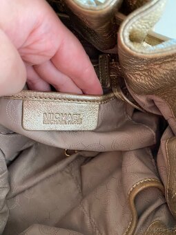 Michael Kors kožená zlatá kabelka - 5