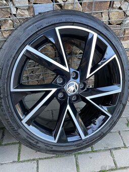 Škoda Octavia 3 alukola Vega 18, letní pneu 225/40 - 5