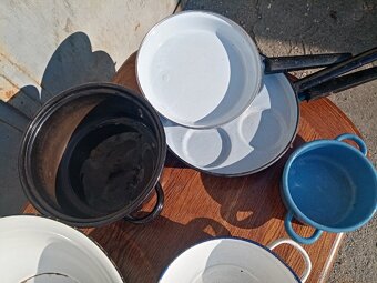 Retro smaltované nádobí, lavor, hrnce. - 5